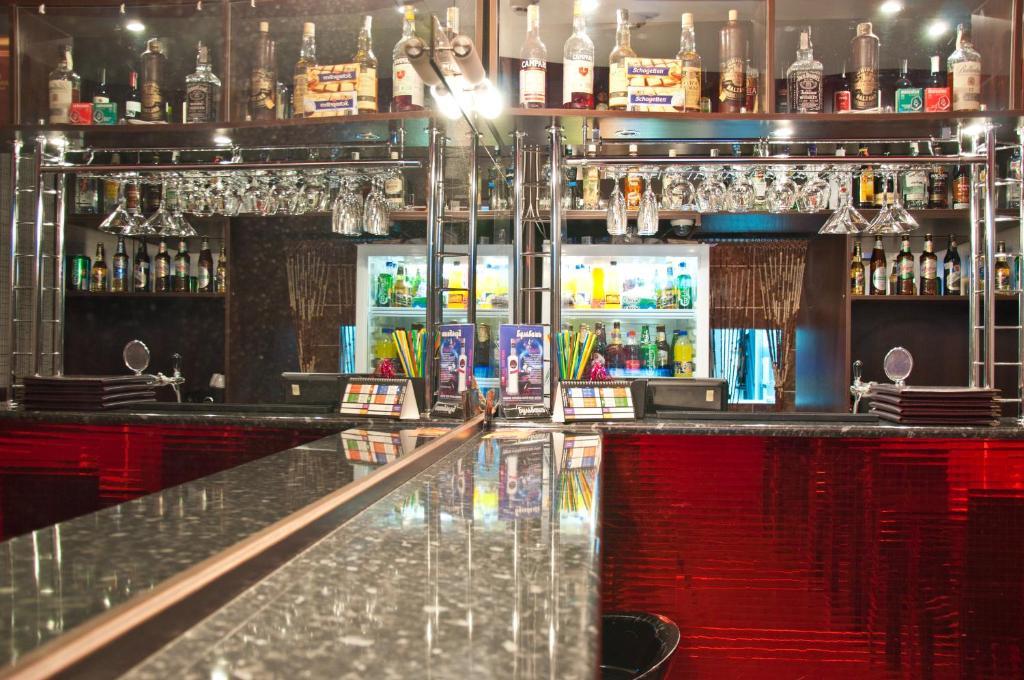 Avenue Hotel Zaslawye Exterior foto